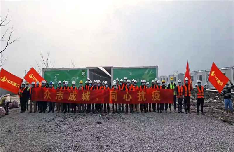 4月5日－18日，彩虹多多三建奉贤龙湖天街、朝阳广场等5个项目先后集结203名施工人员参与了4个方舱医院的建设、改造工程。